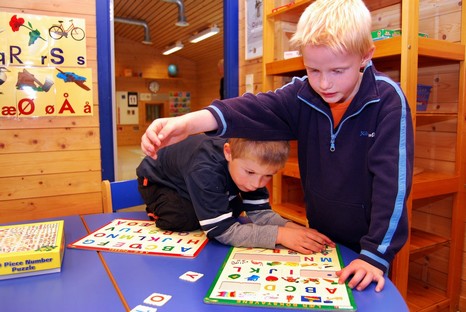 Du lrte om artikler og tallord da du hadde norsk p skolen. Hans Magne Asheim og Torjus Karlsen kommer til  lre om subjunksjoner og determinativ.